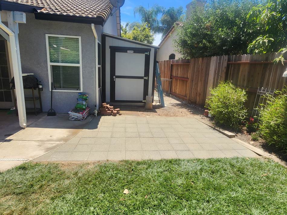 Finished paver patio area in Escalon